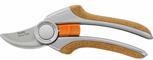 FISKARS FISKARS škare vrtne mimoilazne Quantum™ (aluminij/pluto)1001434 Quantum