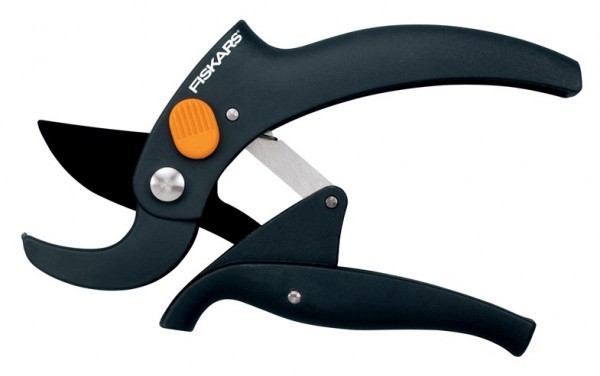 FISKARS škare vrtne nakovanjske 173mm PowerLever P53  1001532